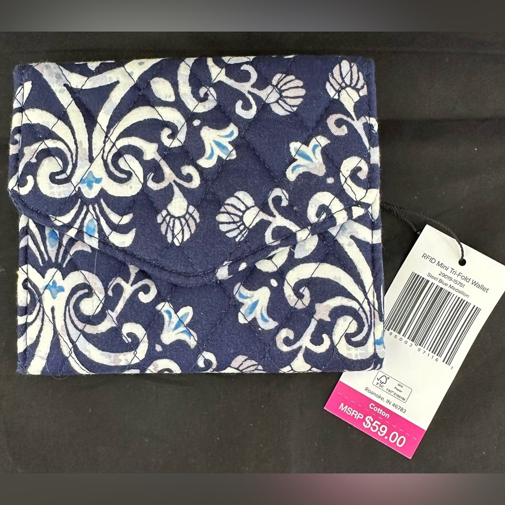 Vera Bradley Blue and White Floral Quilted Tri-Fold Wallet NWT snap close